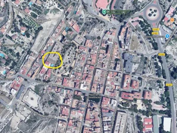 Terreno en calle Nou