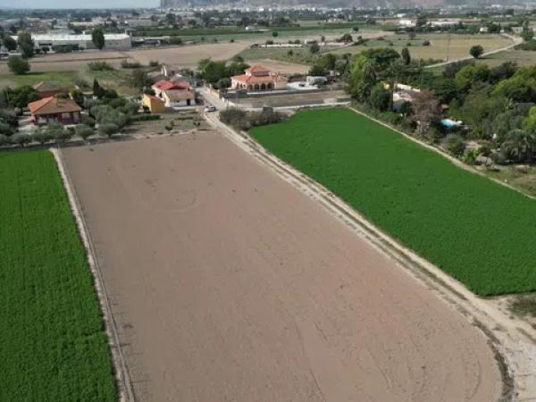 Terreno en calle Cervantes