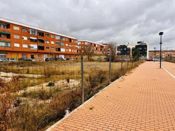 Terreno en calle Azorin s/n