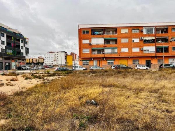 Terreno en calle Azorin s/n