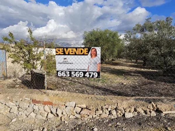 Terreno en via Sense Nom