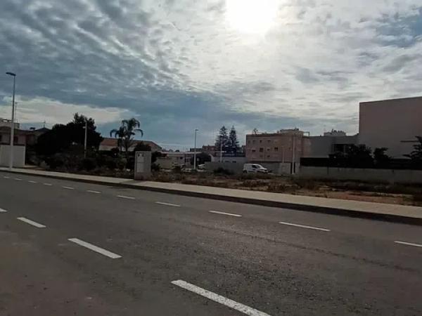 Terreno en calle de la Pau