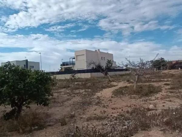 Terreno en calle de la Pau