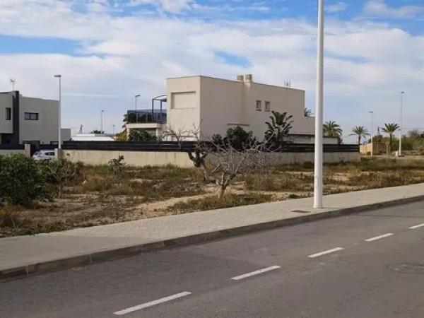 Terreno en calle de la Pau