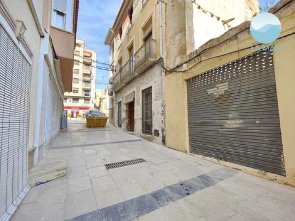 Terreno en calle Azorín