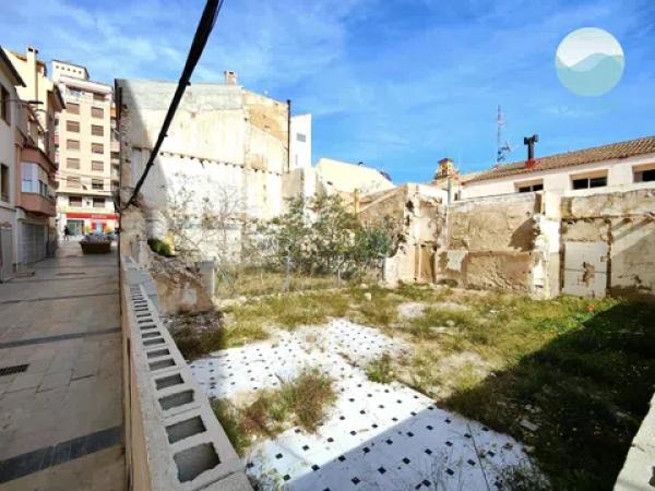 Terreno en calle Azorín