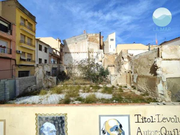 Terreno en calle Azorín