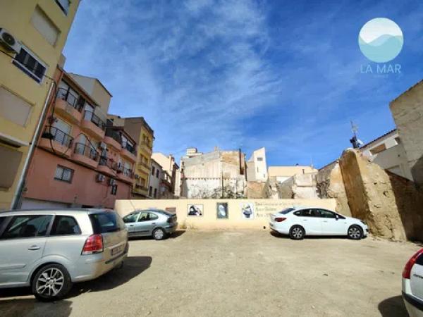 Terreno en calle Azorín