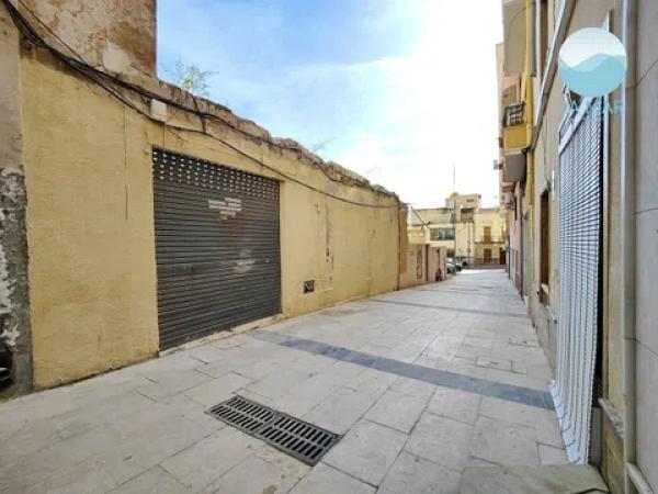 Terreno en calle Azorín