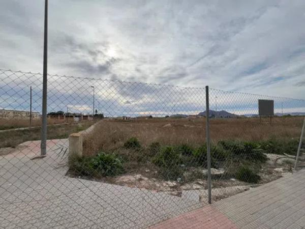 Terreno en calle Valencia