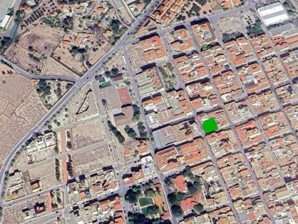 Terreno en calle de Pizarro