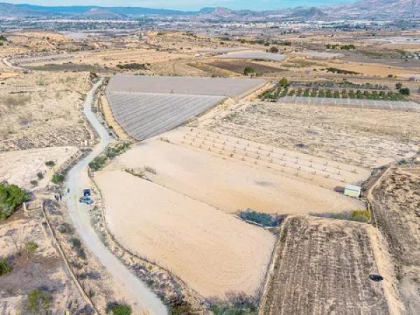 Terreno en via Sense Nom