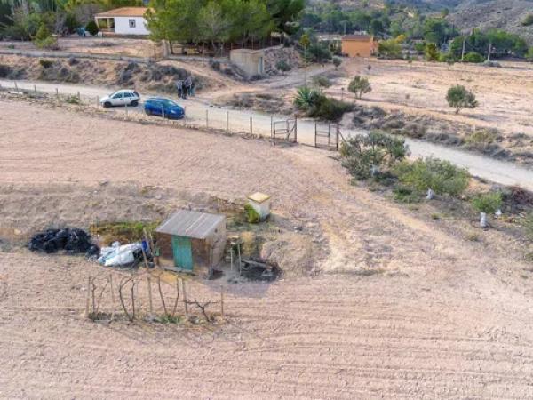 Terreno en via Sense Nom