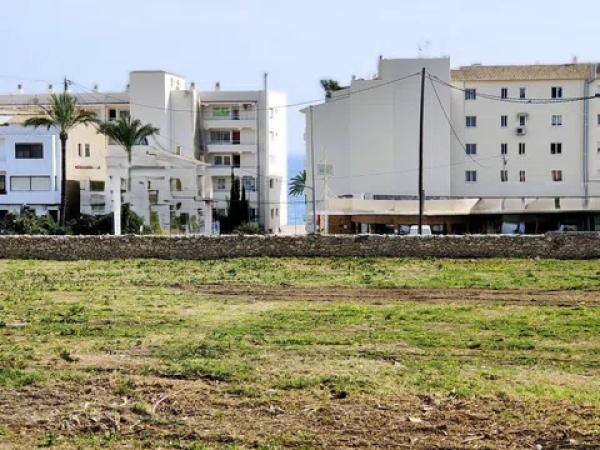 Terreno en calle les Piteres