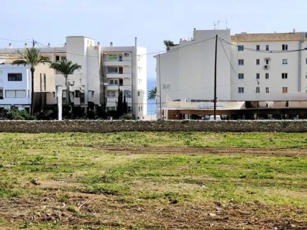Terreno en calle les Piteres