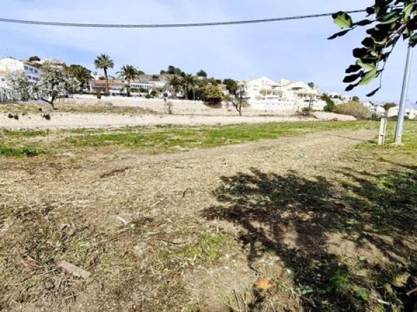 Terreno en calle les Piteres