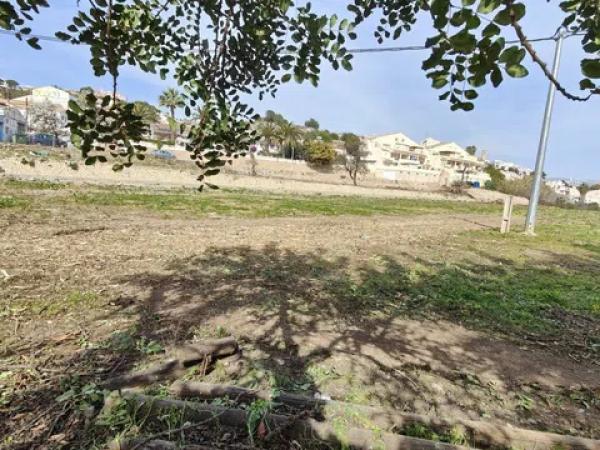 Terreno en calle les Piteres