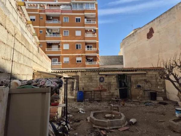 Terreno en calle Bazan