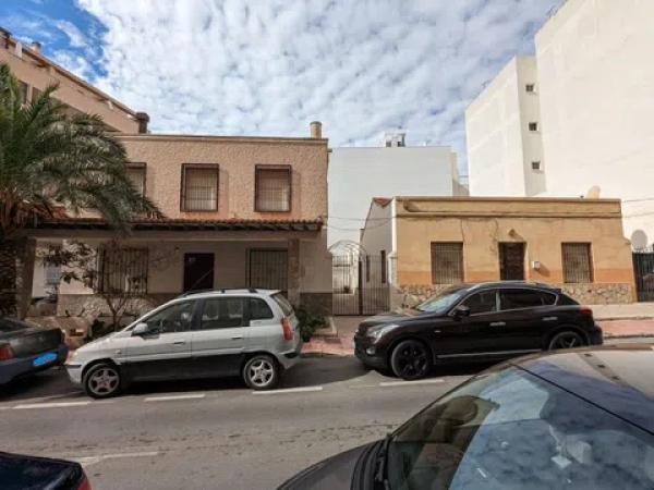 Terreno en calle Fuensanta