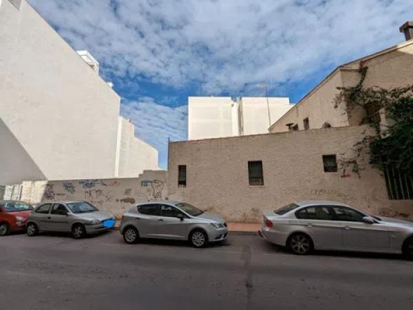 Terreno en calle Fuensanta