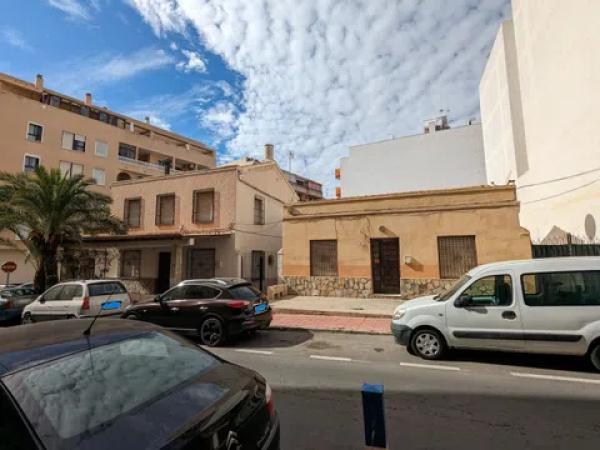 Terreno en calle Fuensanta