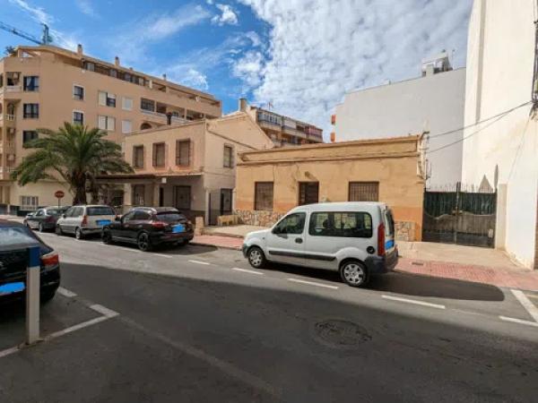 Terreno en calle Fuensanta