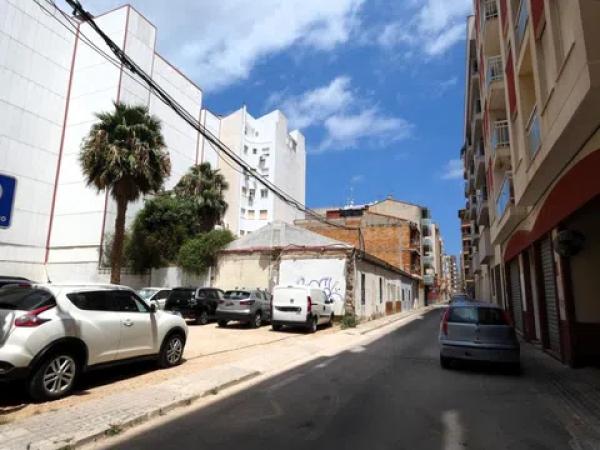 Terreno en calle Germans Ferchen