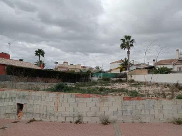 Terreno en calle Coloso de Rodas, 59 -73