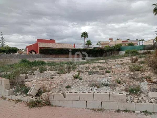 Terreno en calle Coloso de Rodas, 59 -73