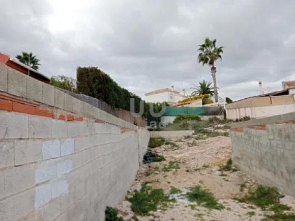 Terreno en calle Coloso de Rodas, 59 -73