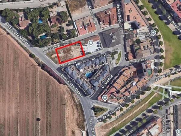 Terreno en calle Granada