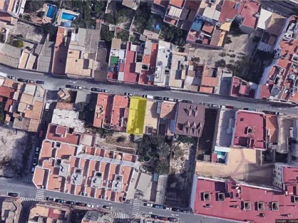 Terreno en calle Juan Sebastian Elcano