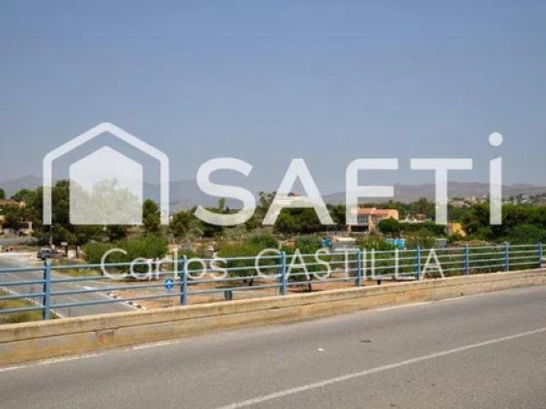 Terreno en avenida Pescados