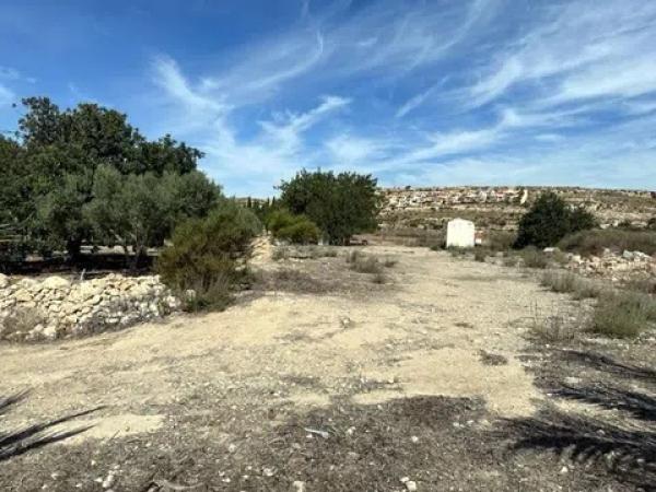 Terreno en calle de la Camamil la