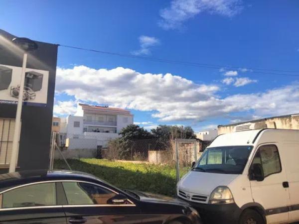 Terreno en calle Manuel Sanchis Guarner