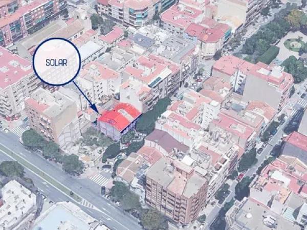 Terreno en calle Arquitecto Guardiola, 26 -46