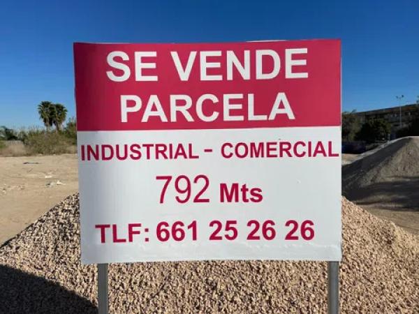 Terreno en calle de la Hispanidad, 6  - 1