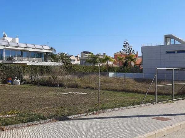 Terreno en calle Azorin, 9