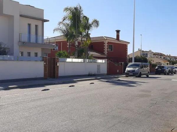 Terreno en calle Azorin, 9