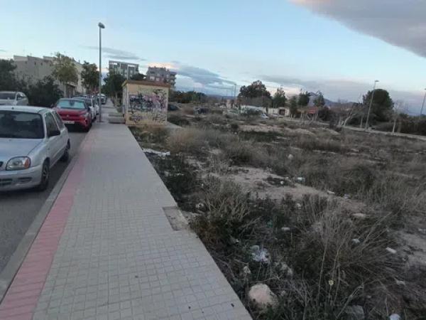 Terreno en calle Salvador i Vicente Pérez Lledó s/n