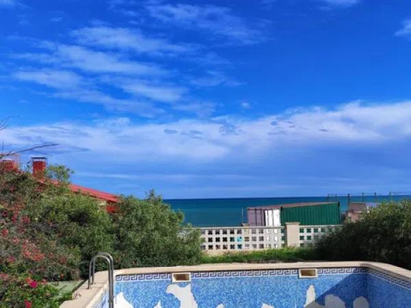 Terreno en calle Geraneos