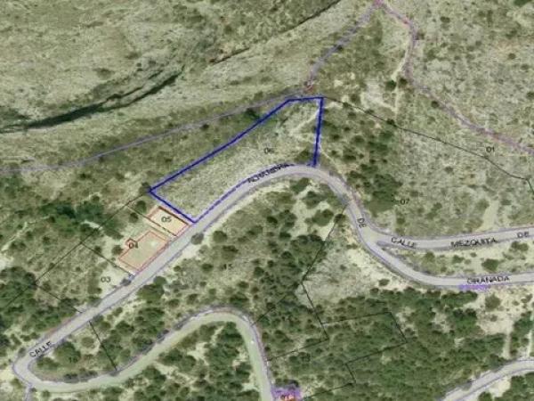 Terreno en calle Alhambra de Granada