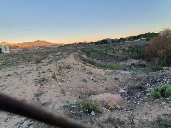 Terreno en avenida Padre Faustino Miquez