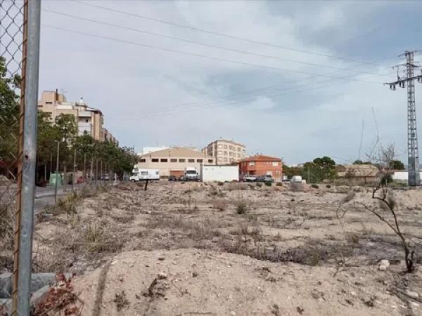 Terreno en avenida Padre Faustino Miquez