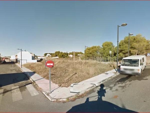 Terreno en calle Juan Gris, 20