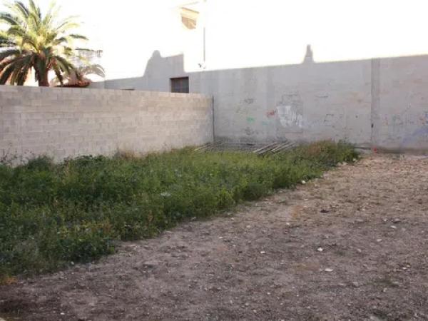 Terreno en calle Maria Cristina, 87