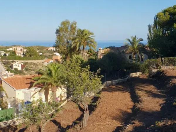 Terreno en calle Adelfas, 356