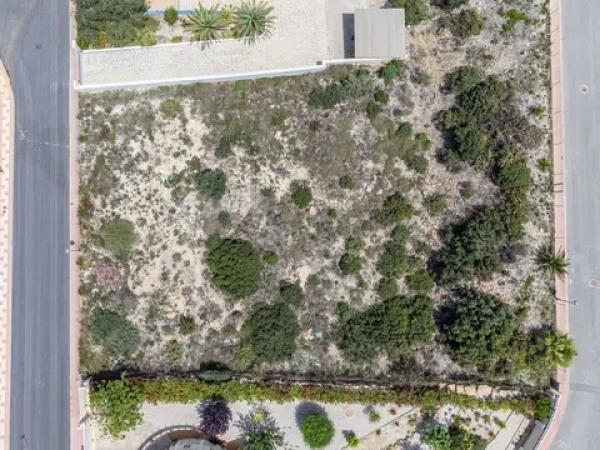 Terreno en calle Benimantell