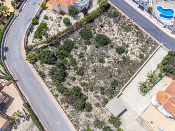 Terreno en calle Benimantell