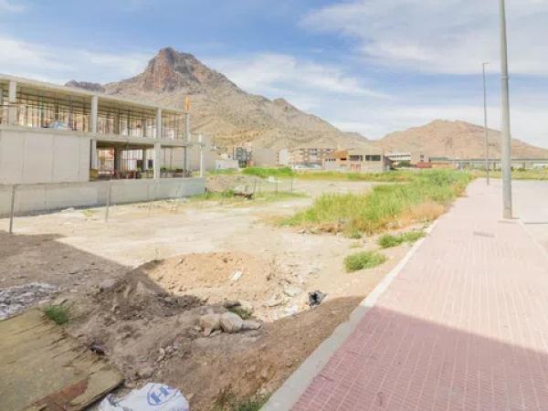 Terreno en calle Donantes de Sangre
